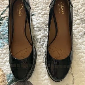 Women’s Clark’s Artisan Patient Leather Black Dress Shoe Size 7